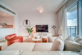 Distinguished 3BR with Assistants Room at Harbour Views Tower 1 By Deluxe Holiday Homes
